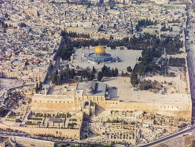 639px-Israel-2013(2)-Aerial-Jerusalem-Temple_Mount-Temple_Mount_(south_exposure).jpg