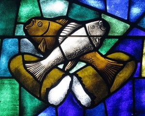 Saint_James_the_Greater_Catholic_Church_(Concord,_North_Carolina)_-_stained_glass,_loaves_&amp;_fishes